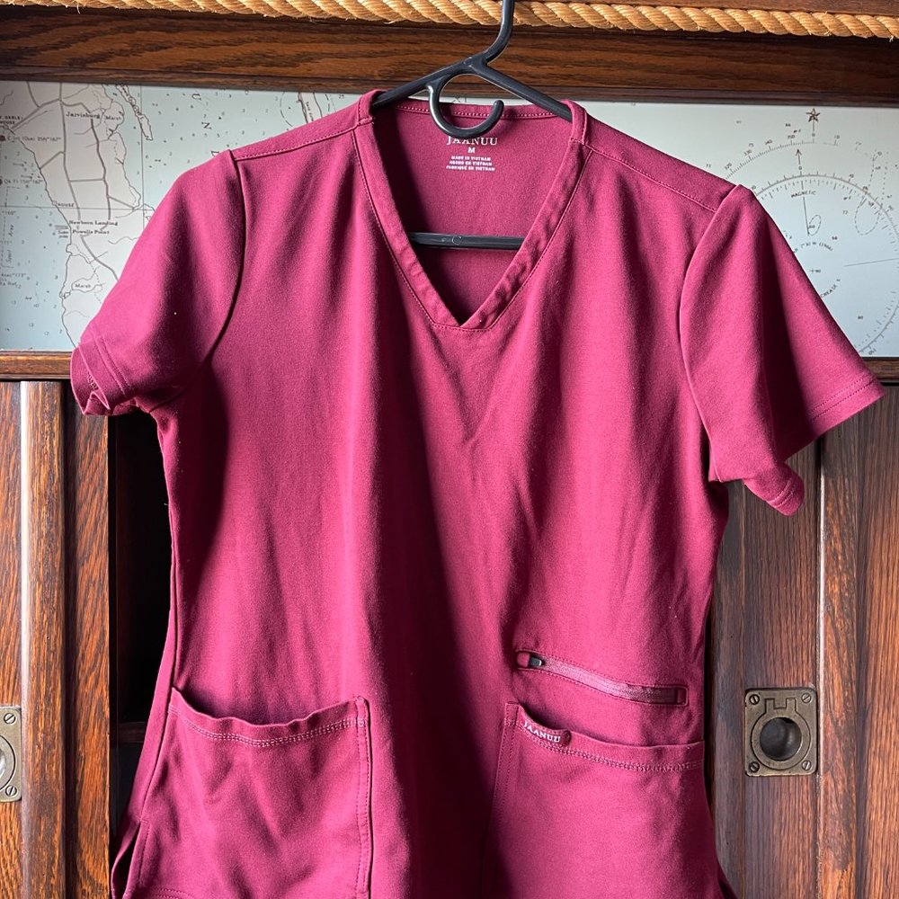 Jaanuu Wine Women's 4-Pocket V-Neck Top Medium